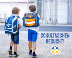 zwei Kinder von hinten fotografiert, gehen auf einer Straße und tragen Schultaschen; Text im Bild: Schultaschen gesucht