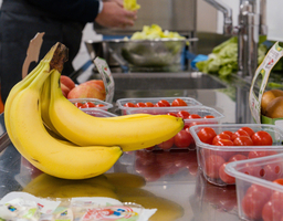 Frisches Obst liegt für die gesunde Jause bereit.