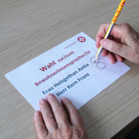Wahlzettel für Bewohnerinnensprecher/in mit zwei Kandidaten.