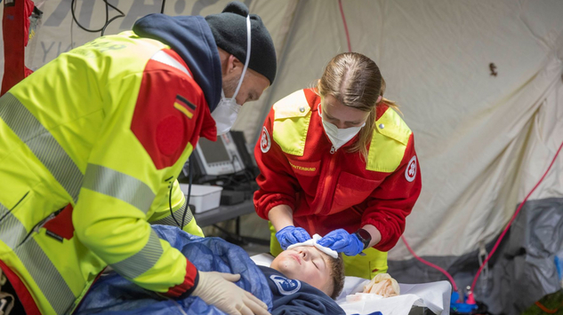  Emergency Medical Team (EMT) bei einer Einsatzübung 