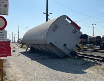 Umgestürzter Zug bei Großschadensübung am Zentralverschiebebahnhof Kledering