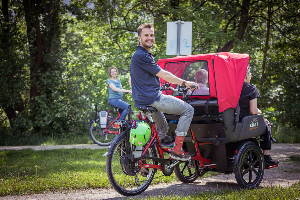 Samariterbund Rikscha fahrt durch das sonnige Wien