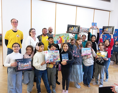 Die Kids der LernLEOs freuten sich über eine große Klemmbausteinspende vom Verein „der helfende Stein“.